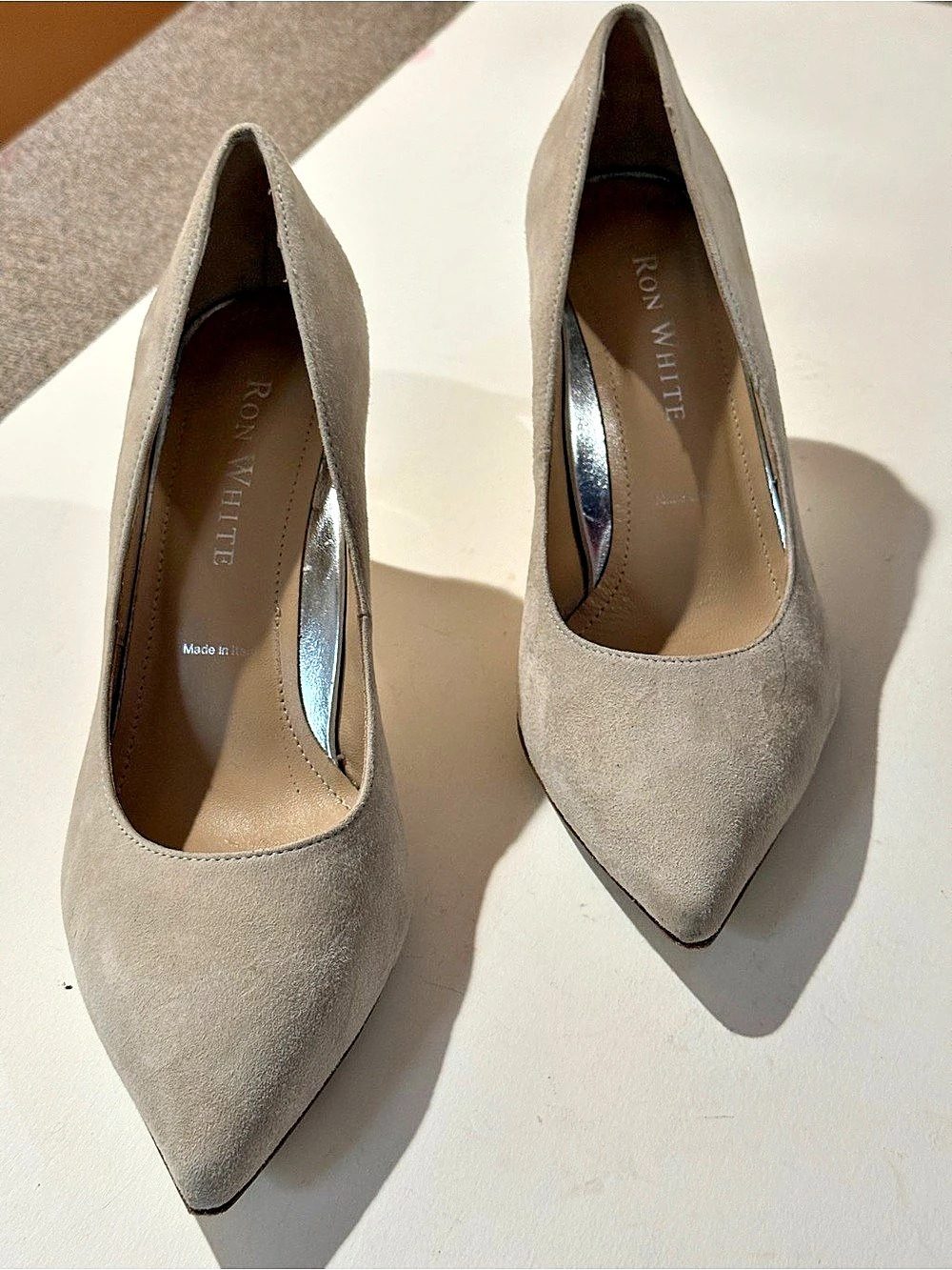 Ron White Vero Cuoio Pointed Toe Heels in Beige EU 37.5